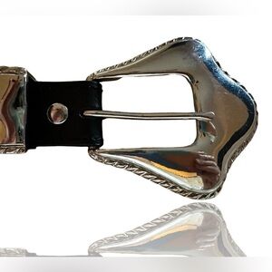 Urban Outfitters Black Belt GENUINE LEATHER Women’s Size M 29-34” Waist.